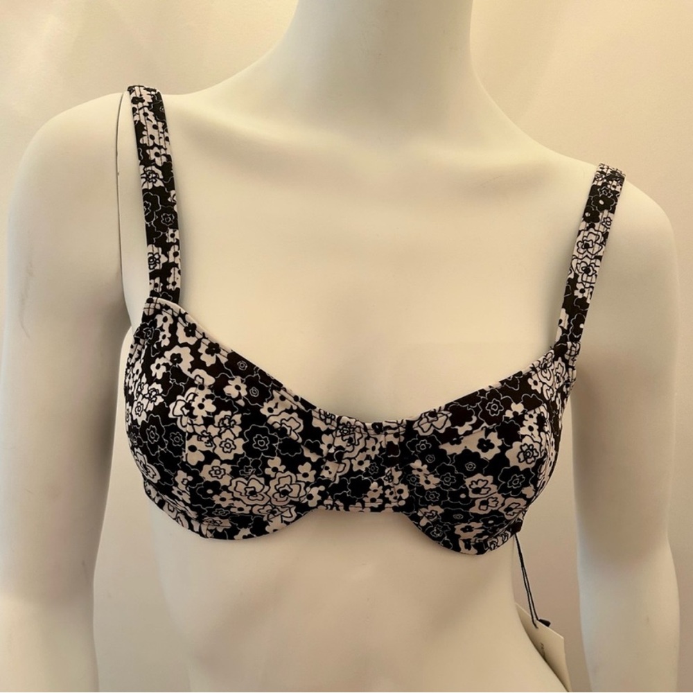 NWT Women's Faithfull the Brand swim
Maeve bikini top in Fiorella floral -SMALL
